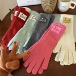 قفازات نسائية بشاشة لمس محبوكة أحادية اللون ، قفازات ، ثقوب أصابع ، دافئة ، كورية ، شتوية ، عمل ، موضة