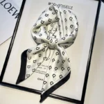 وشاح حريري مربع للنساء ، ربطة شعر ، حجاب شاطئ ، منديل ، ربطات رأس للرأس ، باندا ، ربطة شعر نسائية ، علامة تجارية فاخرة ، حرف D ، 70*70