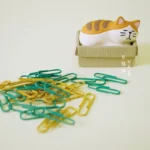 kf-Sb3de4c61205f4a97bf468954f6320f3as-Japanese-Zakka-Box-Cat-Mini-Paper-Clip-Box-Cat-Decoration-Stationery-Ornaments-Dispenser-Desk-Clips-Dispenser