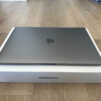 Apple MacBook Pro 2019 16" Space Gray Laptop (512GB 2.6GHz Intel Core i7)
