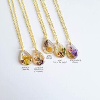 Birth month flower necklace, unique gift for her Birthday, pressed flower necklace, dried flower resin jewelry, botanical jewelry, nature